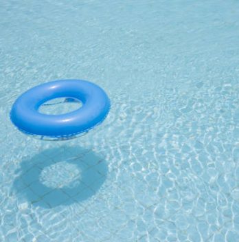 Comment choisir une bouée de piscine adaptée aux besoins de mes enfants ?