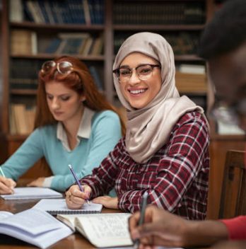 À quel moment démarrer son apprentissage de l’arabe ?