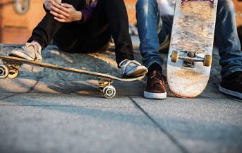 Les étapes pour apprendre à monter sur un skate board